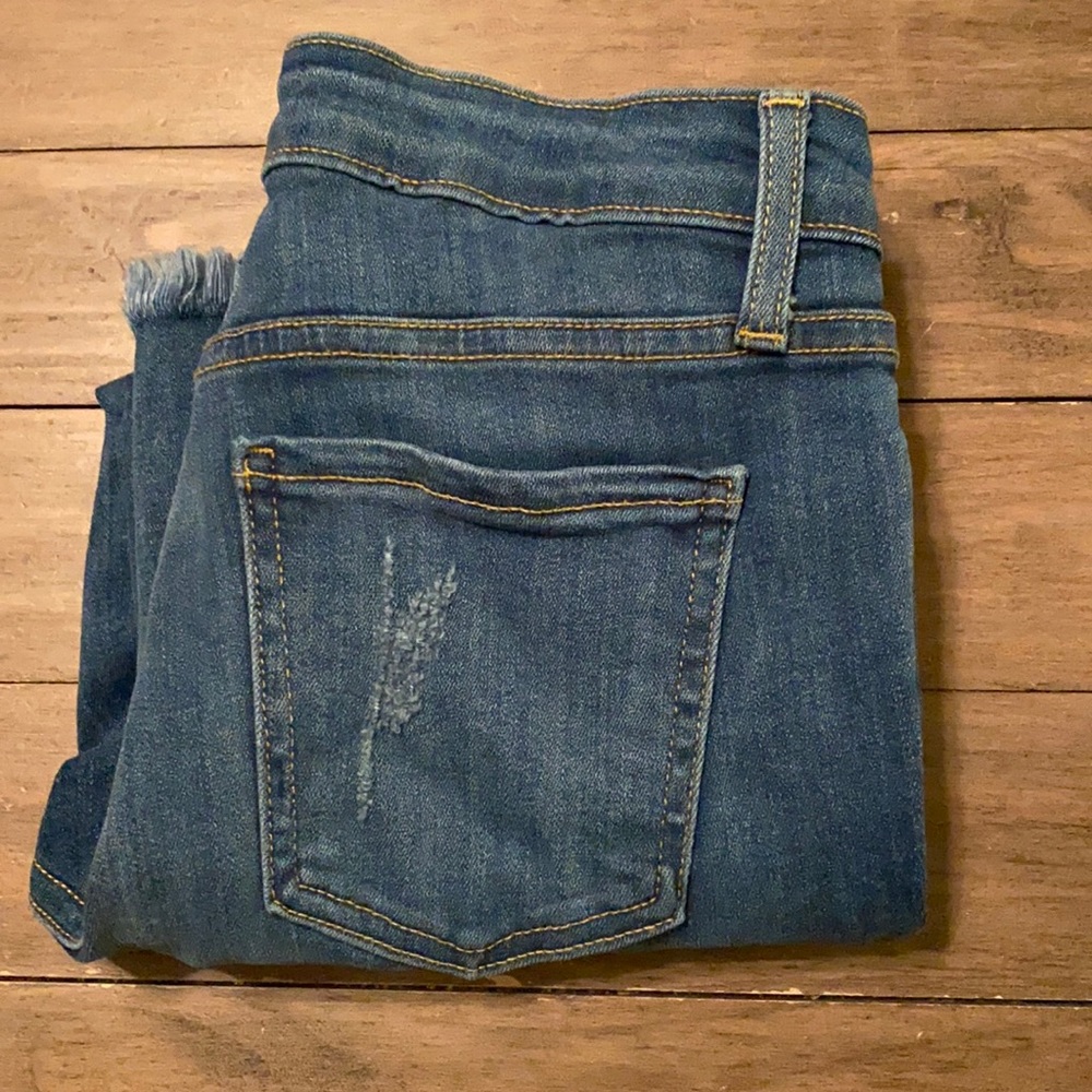 Just Black distressed frayed hem Capri